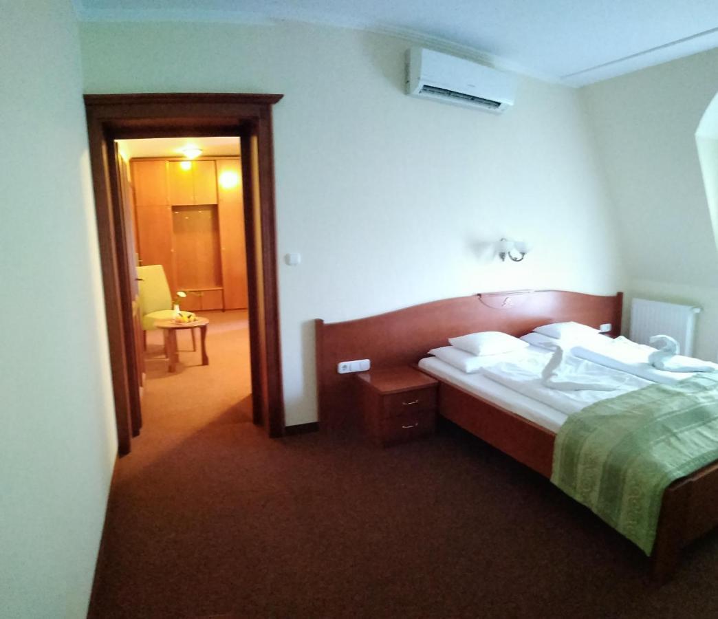 Gosztola Gyoengye-Az Erdo Szallodaja Exterior foto